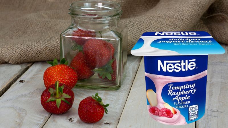 strawberry yogurt calories